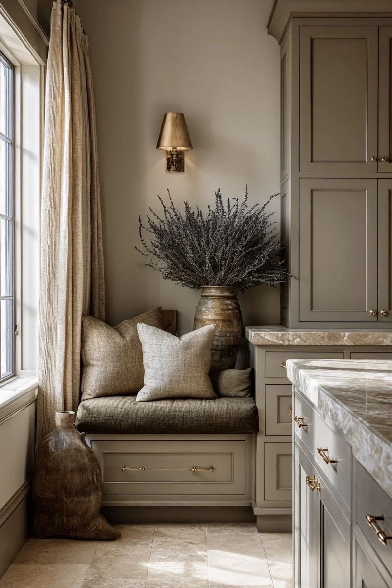 Custom Built-In's & Pre-Fabricated Cabinetry project by Lively Luxury Designs
