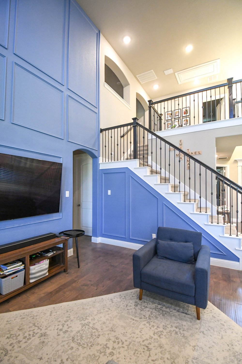 The panelled wall running up to the landing beside the stair